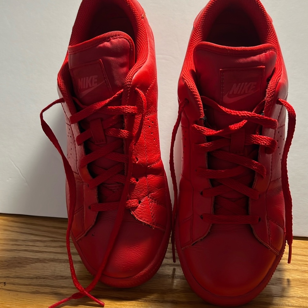Nike shoes for kids size 6y red